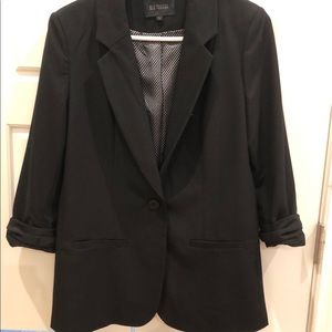Black 3/4 blazer